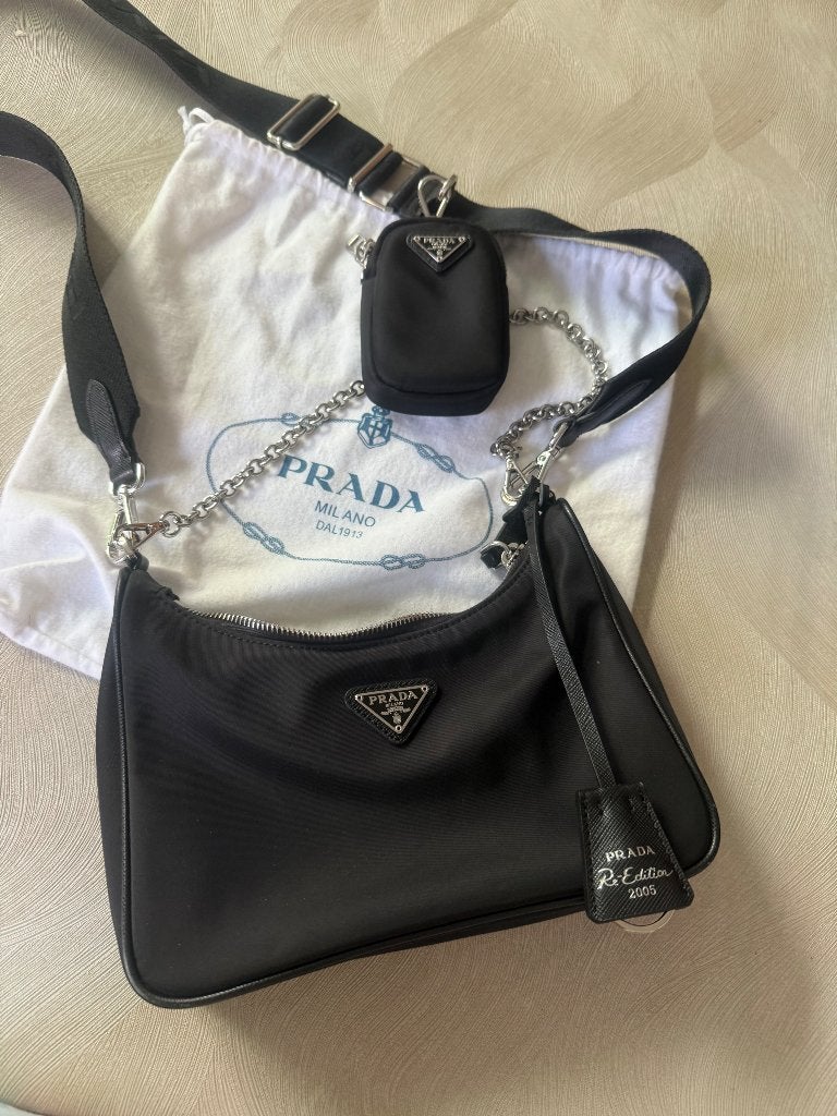 Prada Re edition 2005, Bijoux, Sacs & Beauté, Sacs | Sacs à bandoulière, Enlèvement, Utilisé, Noir, Autres marques