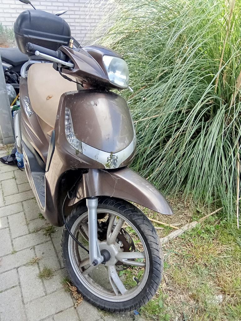 Scooter peugeot tweet 4 takt, Fietsen en Brommers, Ophalen