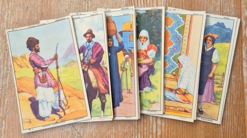 37 chromo's Nationale Klederdrachten Chocolat Meurisse 1945, Enlèvement ou Envoi, Gravure, Costume traditionnel, Comme neuf