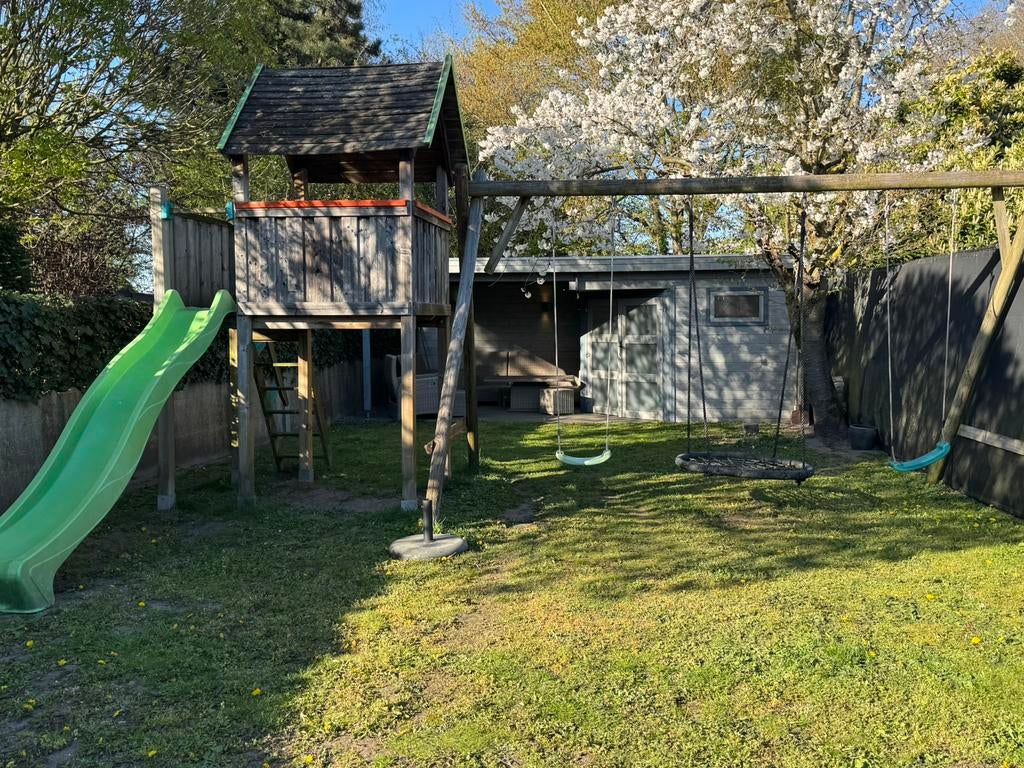 Speeltoestel met huisje en glijbaan en toebehoren, Kinderen en Baby's, Speelgoed | Buiten | Speeltoestellen, Ophalen, Zo goed als nieuw