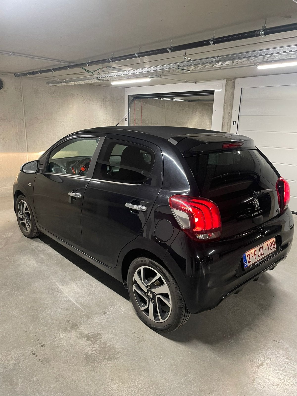 Peugeot 108 bouwjaar 2015, Auto's, Zwart, Handgeschakeld, 5 deurs, Particulier
