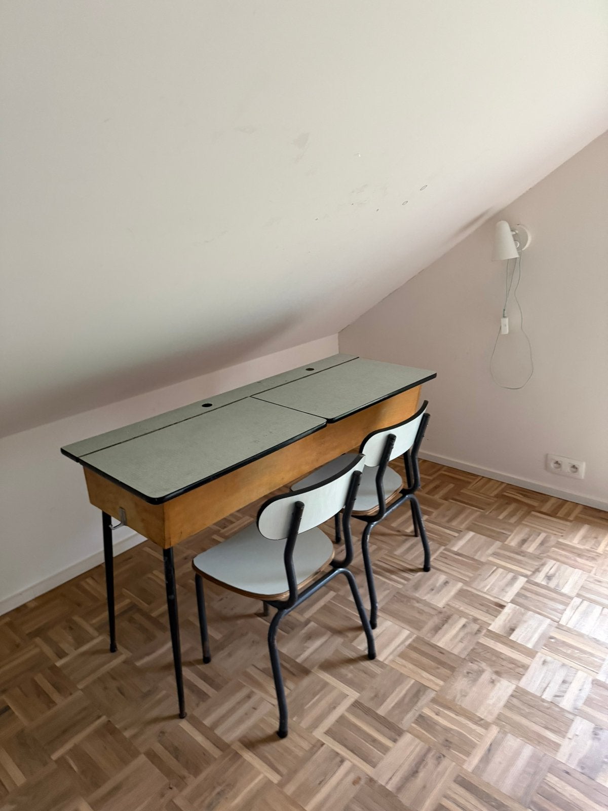 Kinderbureau vintage + stoelen, Huis en Inrichting, Bureaus, Ophalen, Gebruikt, 120 cm, Kinderbureau