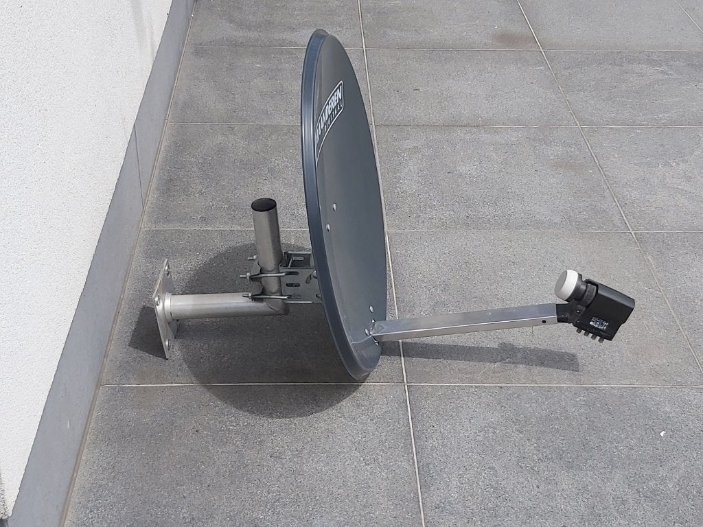 Antenne parabolique TRIAX 60cm TV Vln + quad LNB + support, Enlèvement, Comme neuf, Antenne (parabolique), Autres marques