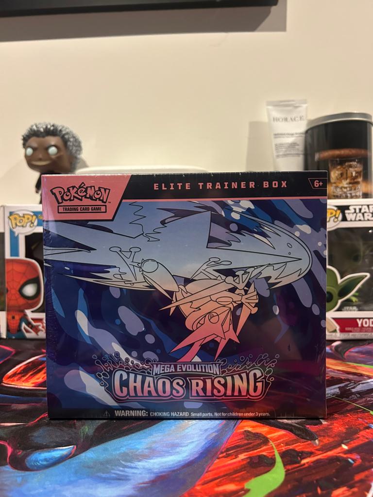 POKÉMON CHOAS RISING ETB, Hobby en Vrije tijd, Verzamelkaartspellen | Magic the Gathering, Ophalen, Zo goed als nieuw