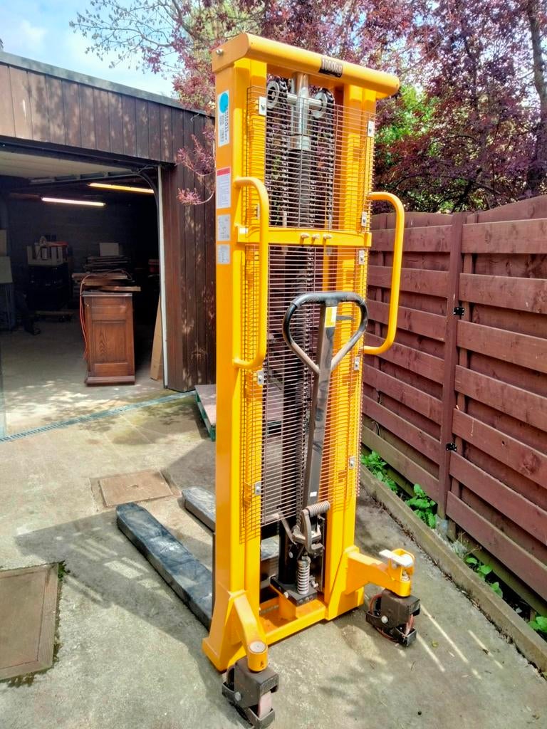 À VENDRE : EMPILEUR MANUEL 1000KG, H : 3 MÈTRES,, Enlèvement