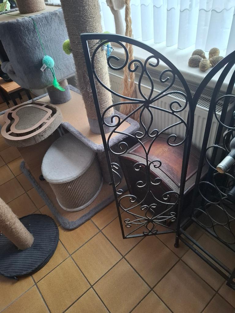 Wijnrek in in smederij, Ophalen, Zo goed als nieuw, 25 flessen of meer