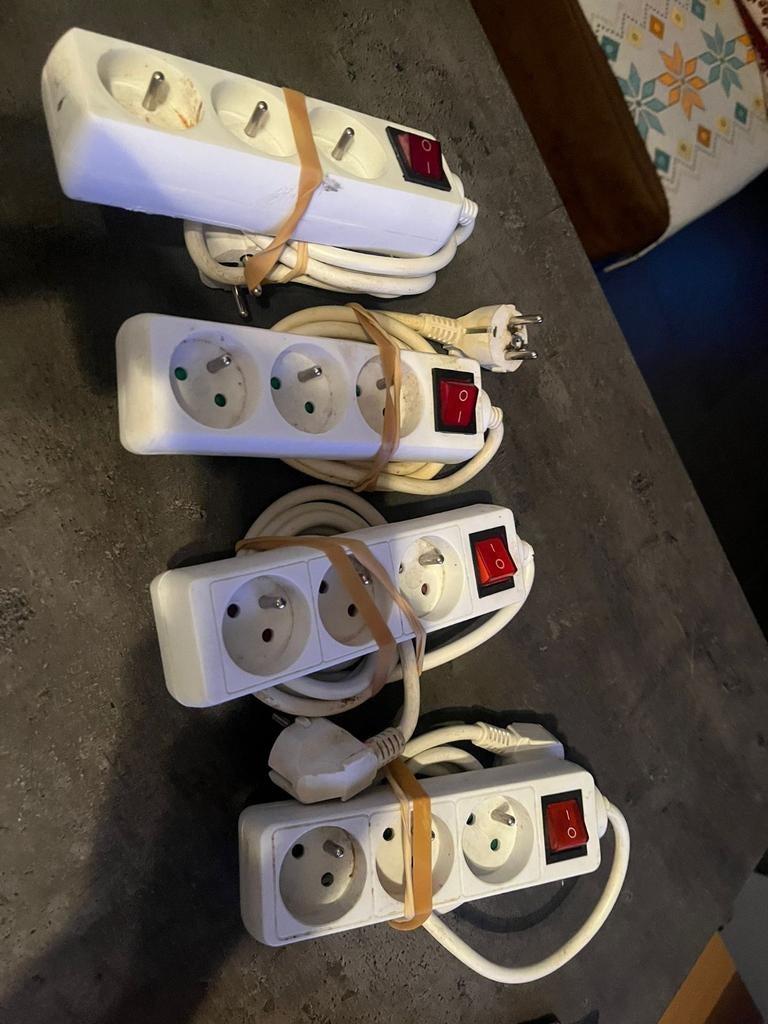 4 verlengkabels met extra stopcontacten, Ophalen, Zo goed als nieuw, Kabel of Snoer