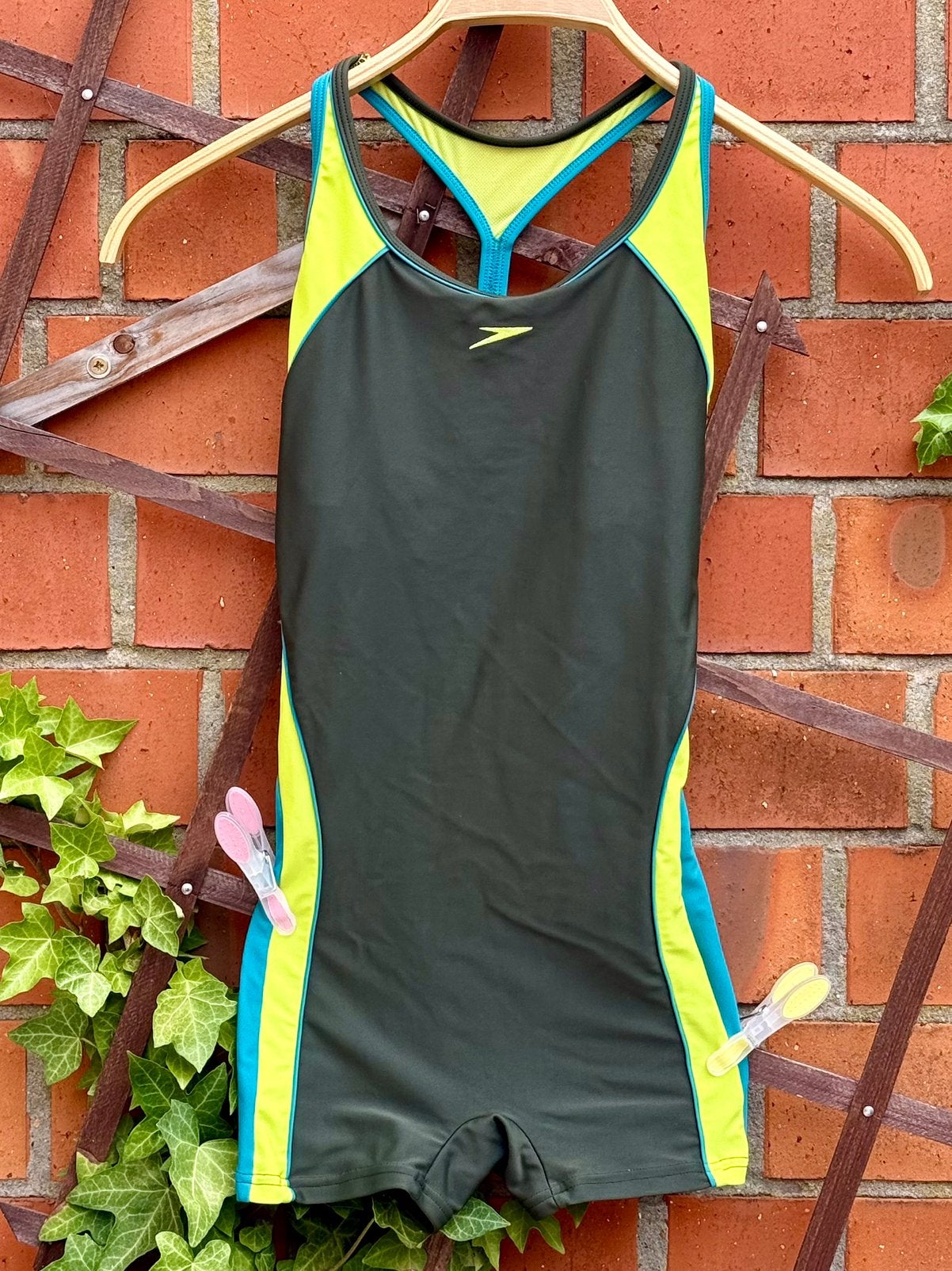 Maillot de bain Speedo pour femme/fille, Vêtements | Femmes, Vêtements de sport, Comme neuf, Autres types, Taille 34 (XS) ou plus petite