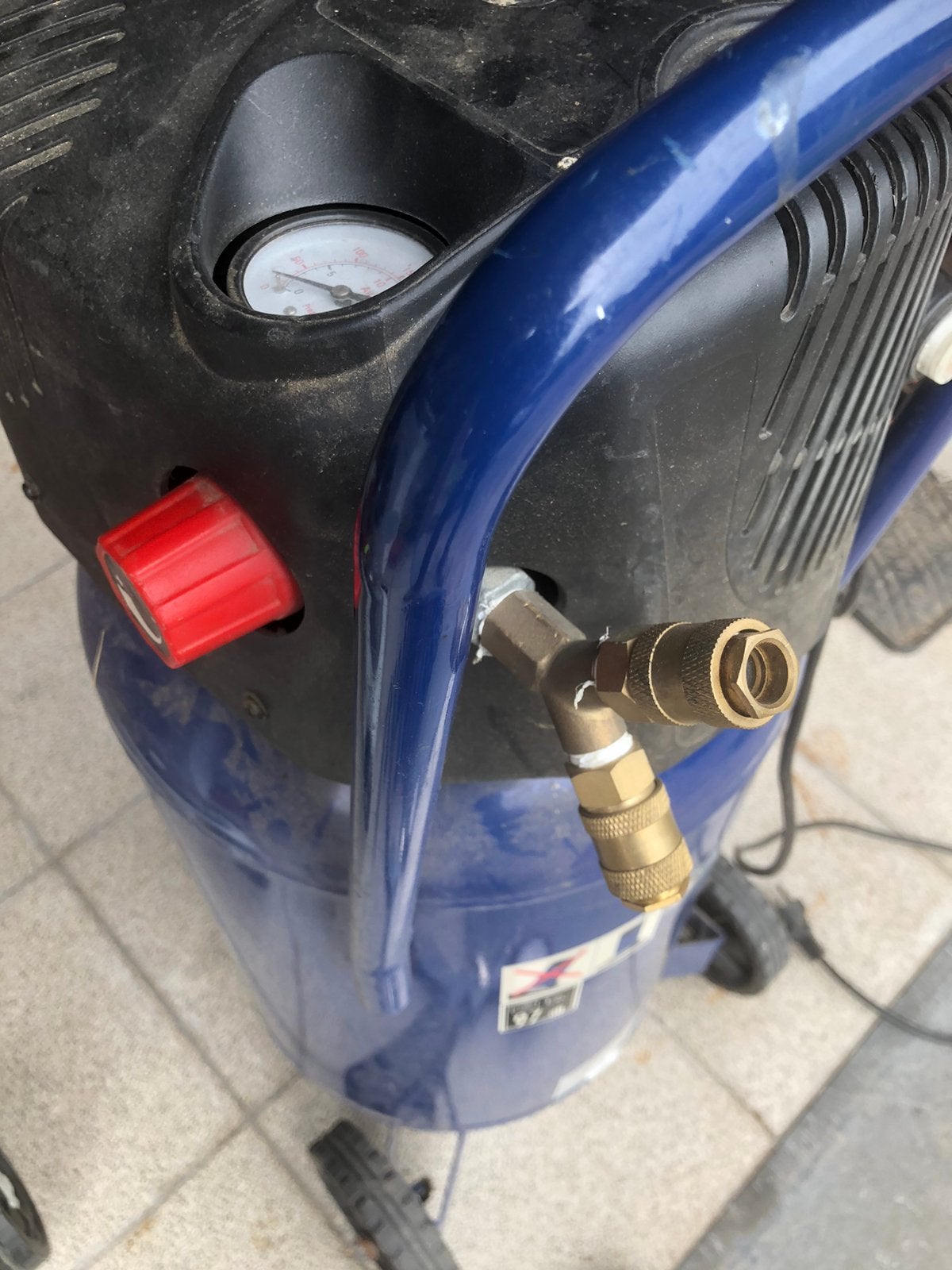 Compresseur, Bricolage & Construction, Compresseurs, 25 à 100 litres, Enlèvement, Utilisé, 6 à 10 bars