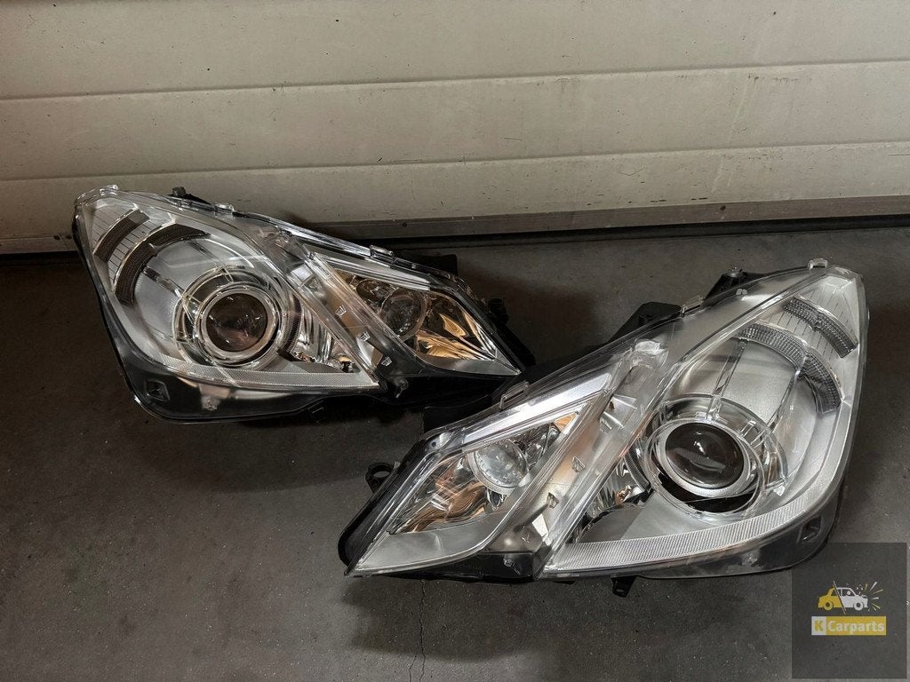 A2078200188, Phare bi-x non gauche/droite Mercedes-Benz Clas, Mercedes-Benz AG, Mercedes-Benz, Utilisé, Mercedesstrasse 120
70372  Stuttgart, DE