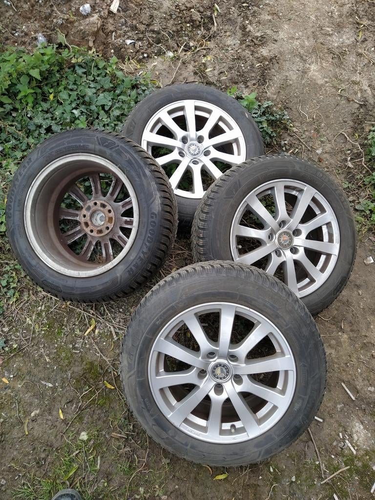 Pneus hiver Goodyear 205 60 R16, Autos : Pièces & Accessoires, Toyota