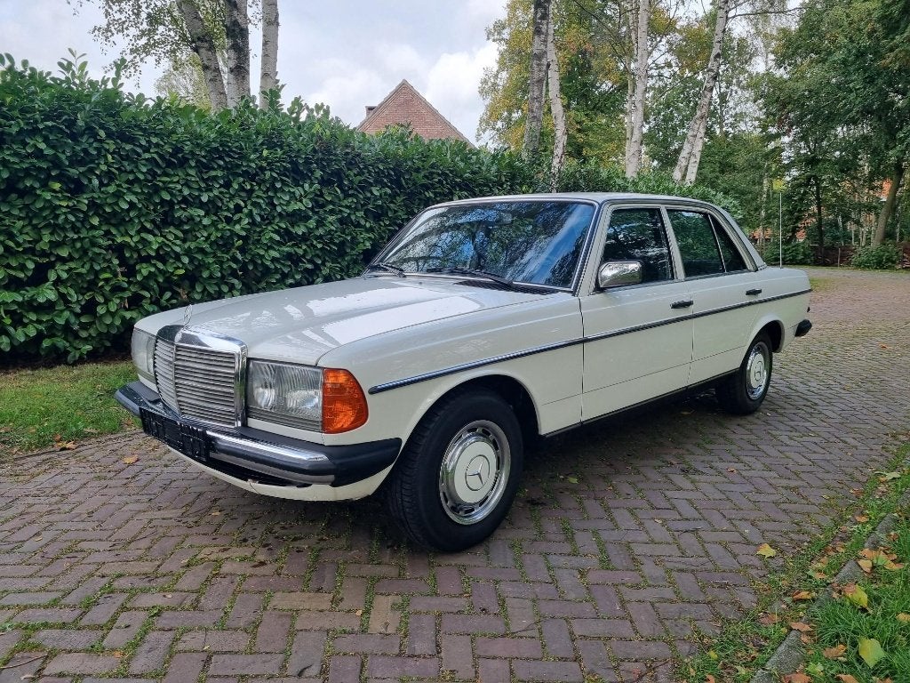 Mercedes 240D W123 Schuifdak Stuurbekr 1982, Auto's, Zwart, Wit, Mercedes-Benz, 5 deurs