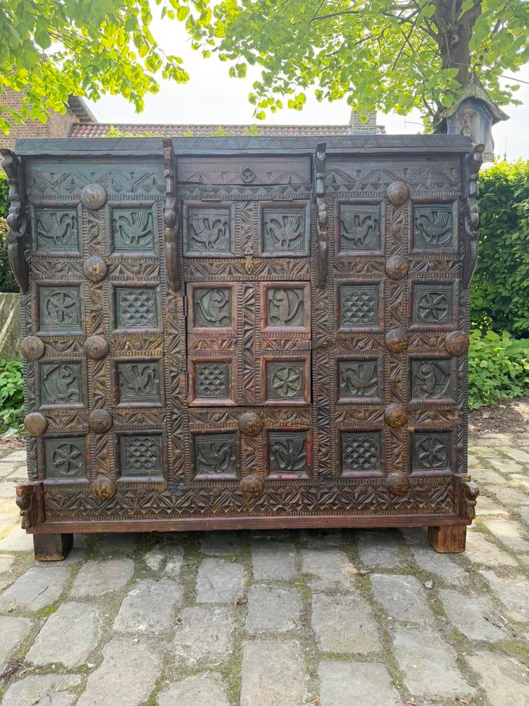 19de eeuwse Indonesische huwelijkskist, Enlèvement ou Envoi