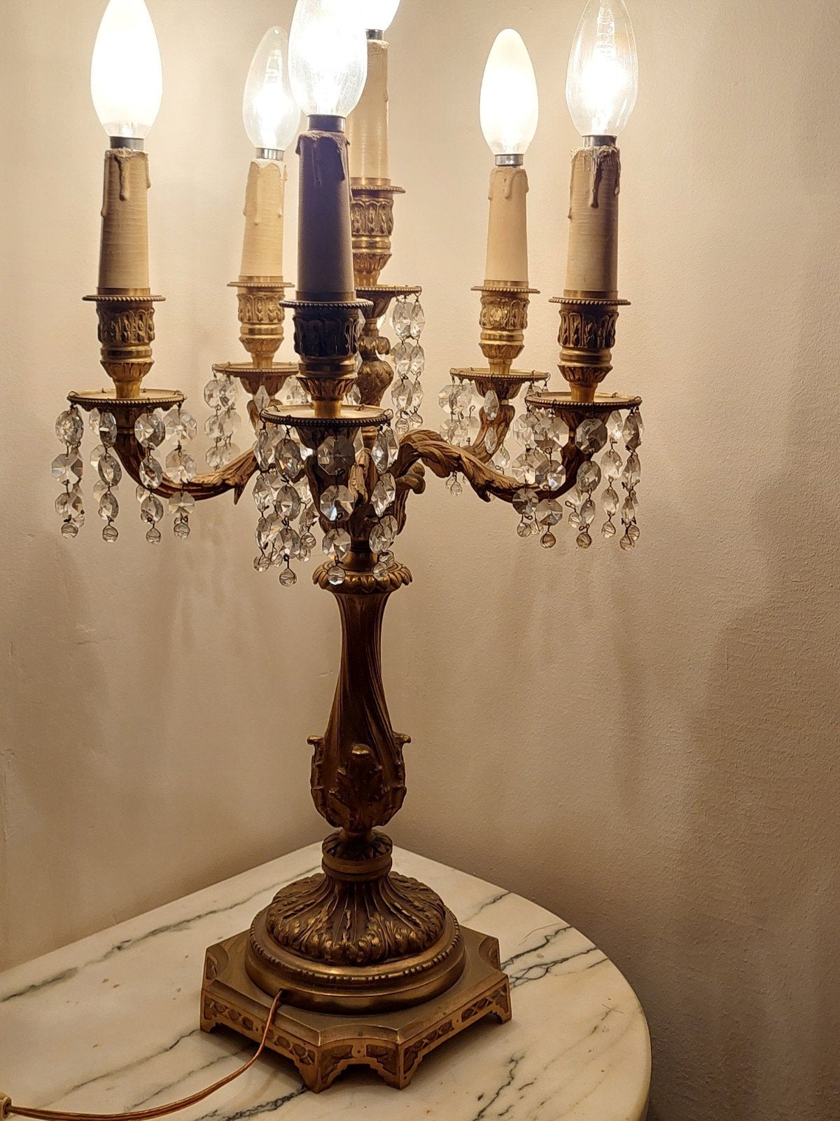Lampe candélabre/ Chandelier vintage en bronze et pampilles., Enlèvement