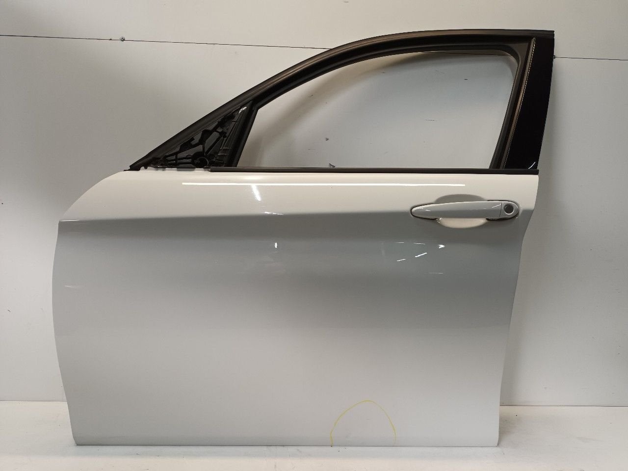 Portier links voor BMW M1, Onderdelen@venauto.nl, Van der Ven Autorecycling B.V., Gebruikt, Ettenseweg 76, 4706 PB Roosendaal, The Netherlands