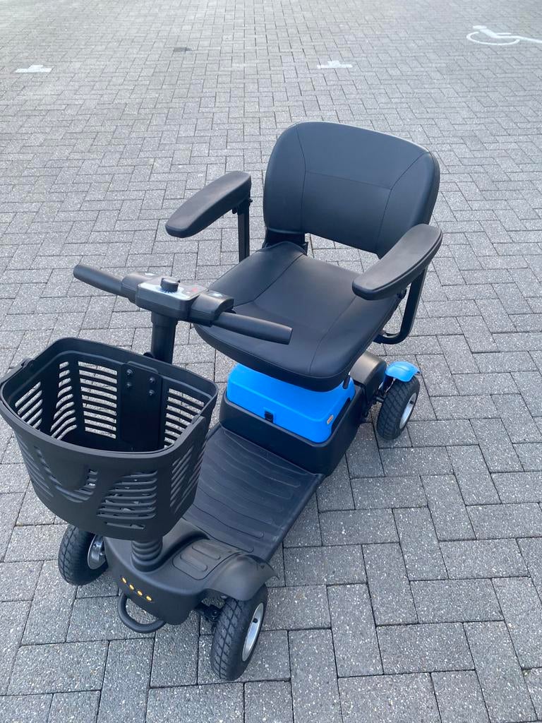 Scootmobiel L&M Vivo+ (voor minder mobiele personen), Diversen, Brommobielen en Scootmobielen, Ophalen, Zo goed als nieuw, 16 t/m 25 km