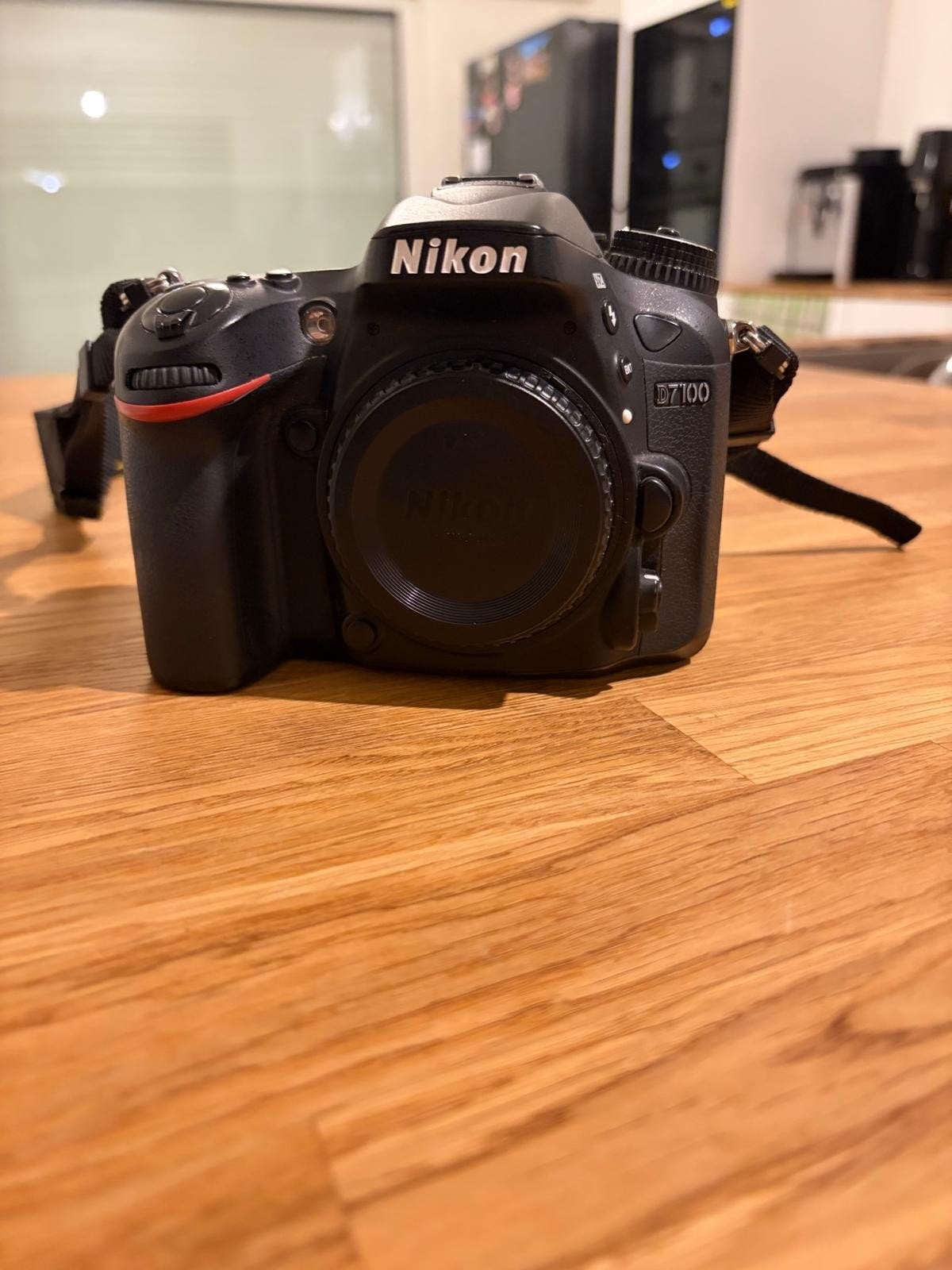 Nikon D7100 body - slechts 13.000 clicks, Enlèvement ou Envoi, Utilisé, Chargeur, Nikon