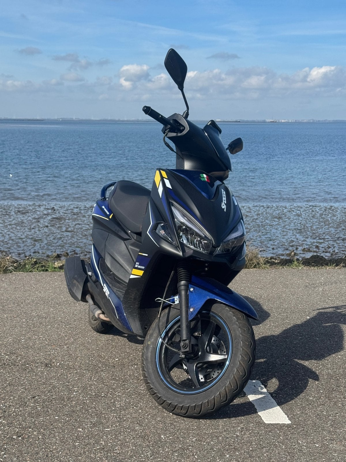 Scooter gts 50cc klasse A, Fietsen en Brommers, Ophalen, Zo goed als nieuw