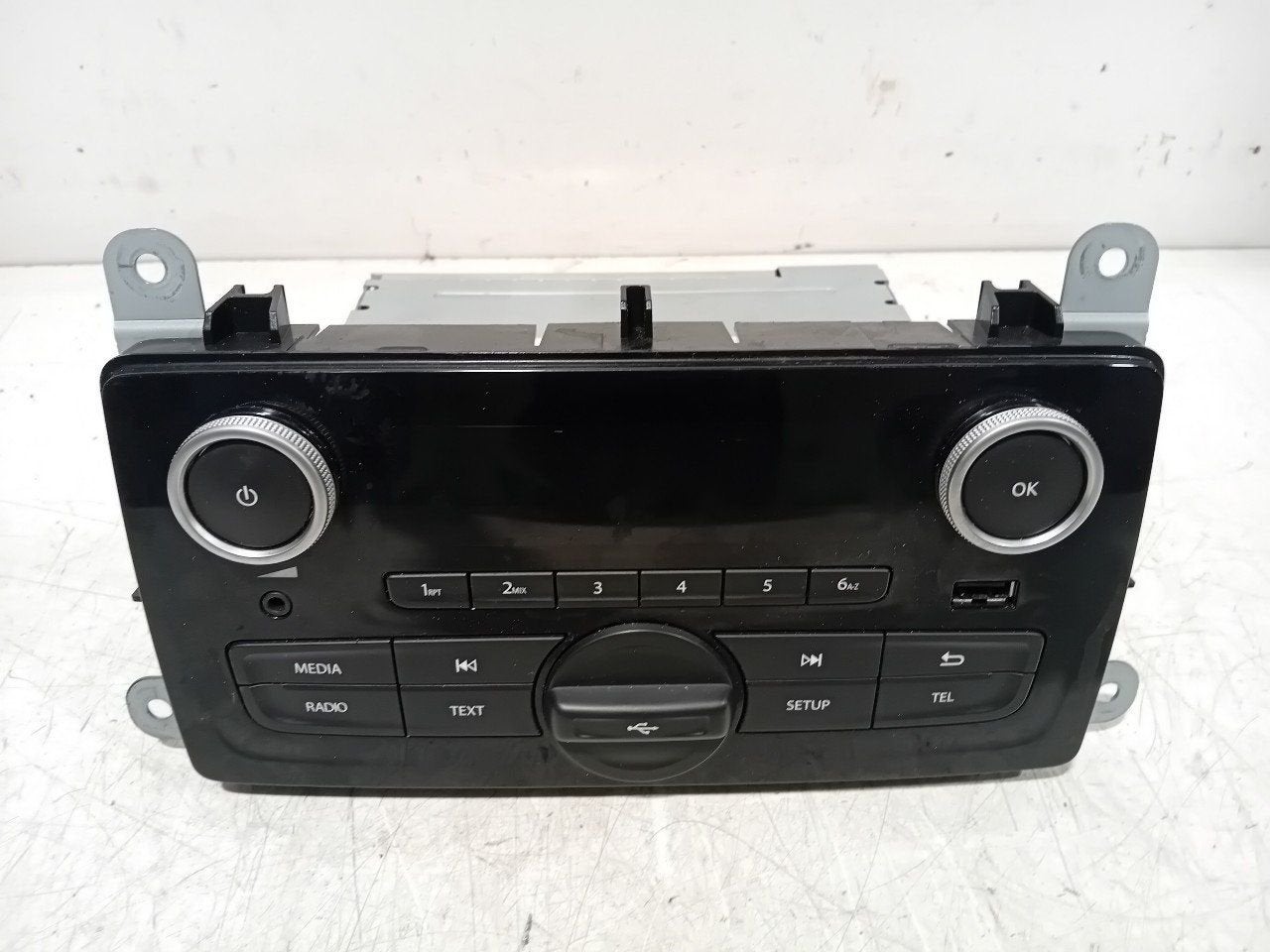 Radio Renault Clio, Autos : Divers, Autoradios, Enlèvement ou Envoi, Van der Ven Autorecycling B.V., Onderdelen@venauto.nl, Ettenseweg 76, 4706 PB Roosendaal, The Netherlands