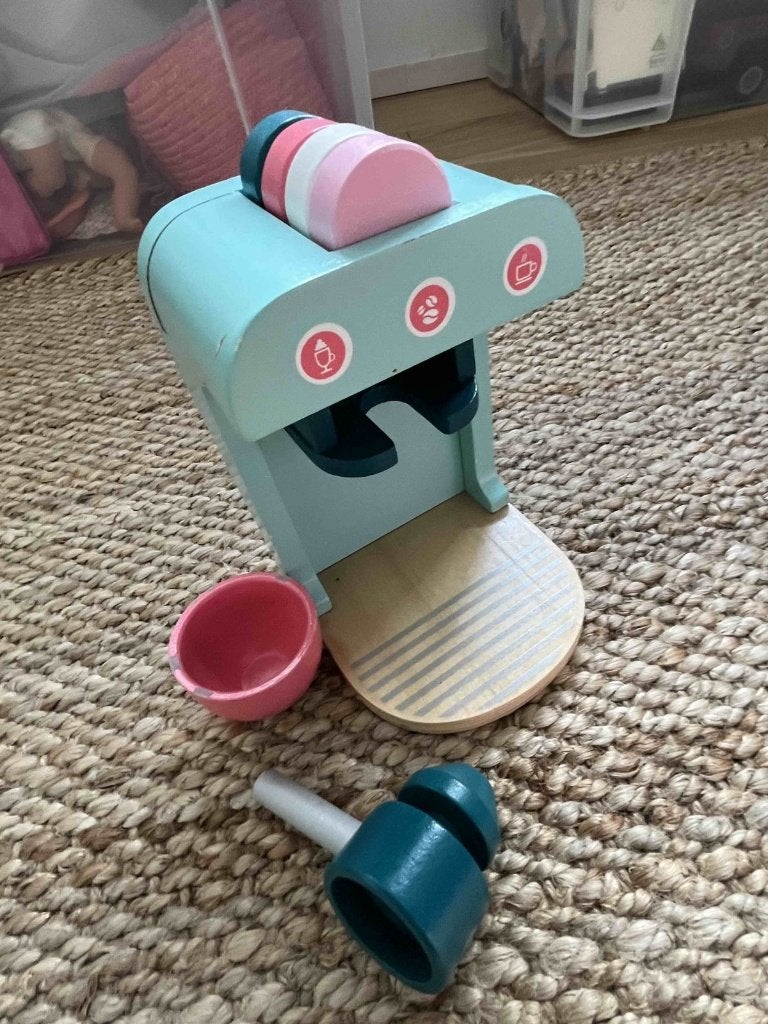 Machine à café en bois + tasses et accessoires (dinette), Enfants & Bébés, Enlèvement ou Envoi, Utilisé, Bois, Accessoires de cuisine de jeu