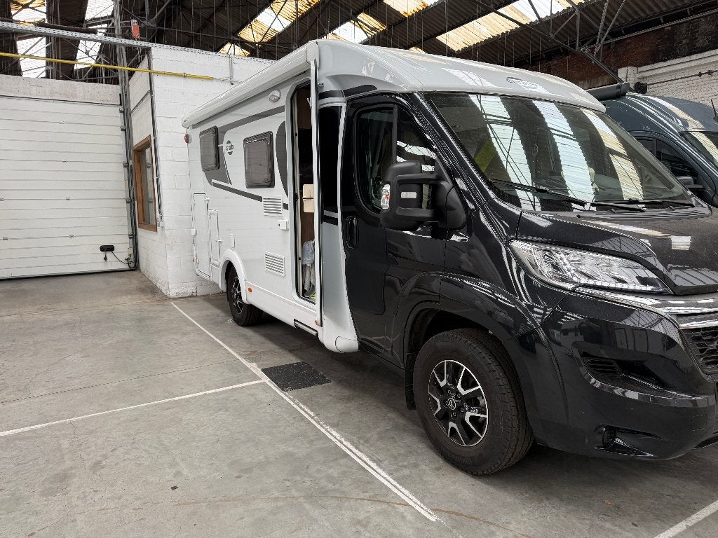 Carado V337 EUROPE EDITION, Jusqu'à 4, 6 à 7 mètres, Siège standard, Diesel