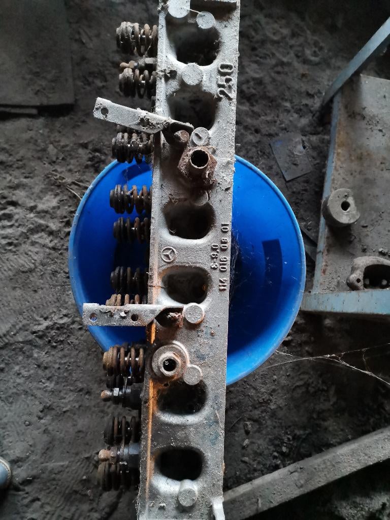 Cilinderkop Mercedes w114, Ophalen, Gebruikt, Mercedes-Benz