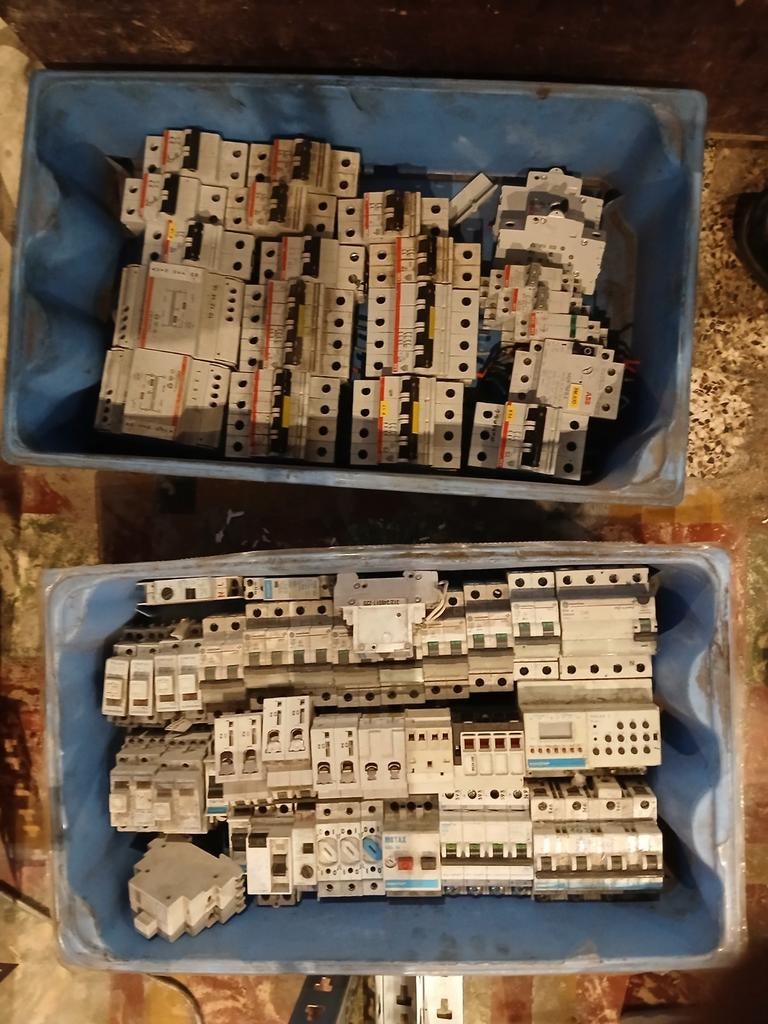Fusibles, contacteurs, transformateurs, minuteries,..., Bricolage & Construction, Enlèvement, Utilisé, Autres types