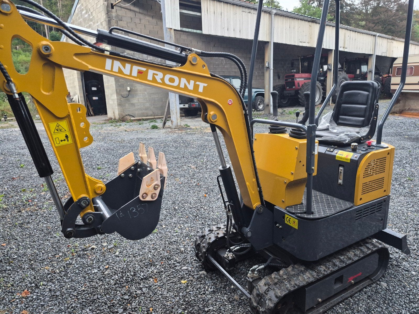 mini pelle 1200kg, Articles professionnels, Enlèvement, Excavatrice