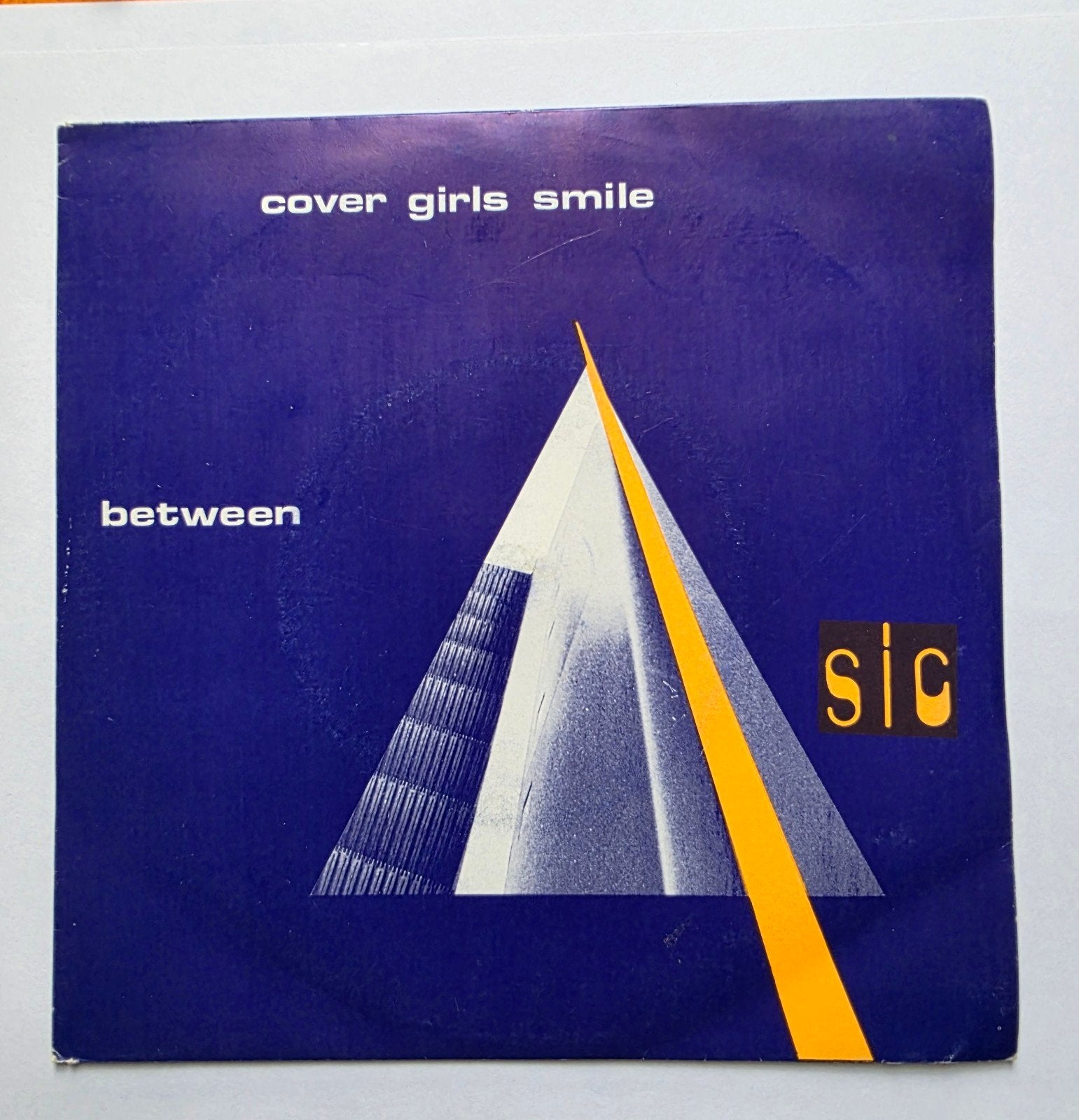 SIC - 45 tours - Cover Girls Smile, Enlèvement