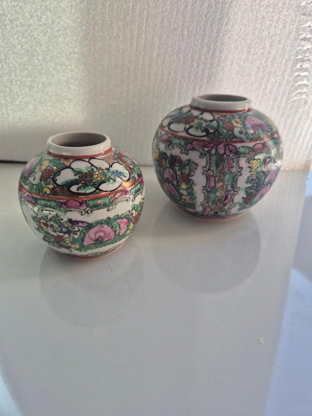 Set van 2 vintage Chinese porseleinen mini bolvaasjes, Ophalen of Verzenden