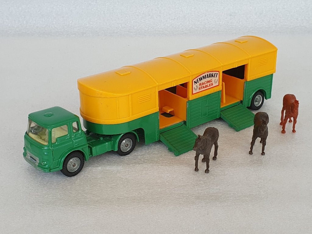 Corgi: Articulated Horse Box + Bedford Tractor Unit, Enlèvement ou Envoi, Utilisé, Bus ou Camion
