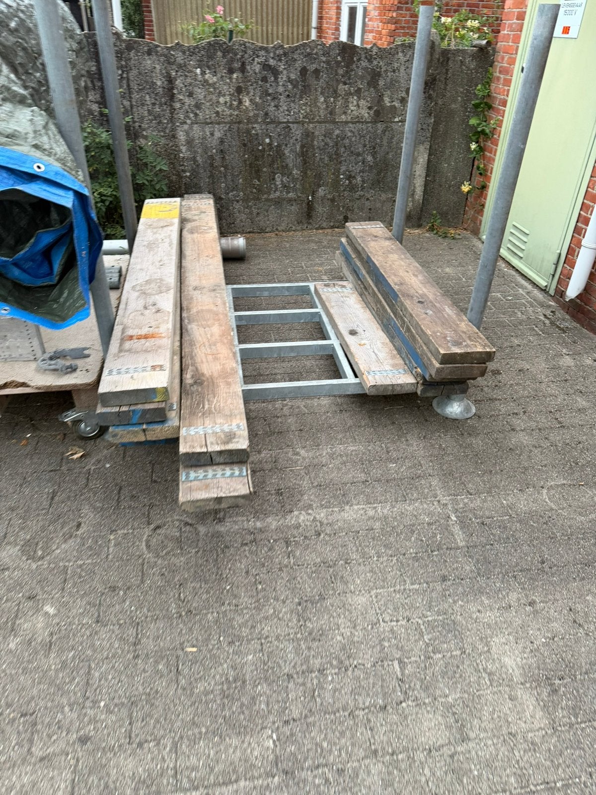 Houten stellingvloeren, Ophalen, Zo goed als nieuw