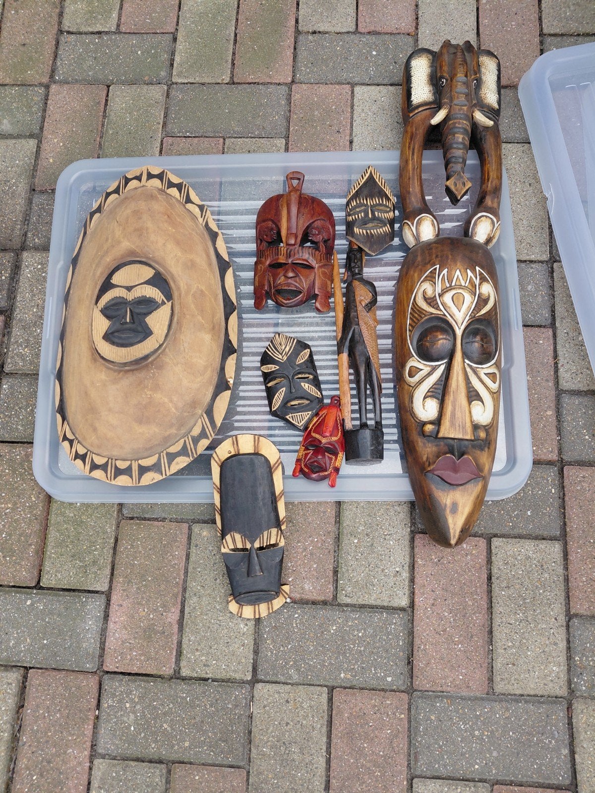 Lot Afrikaanse kunst, Enlèvement