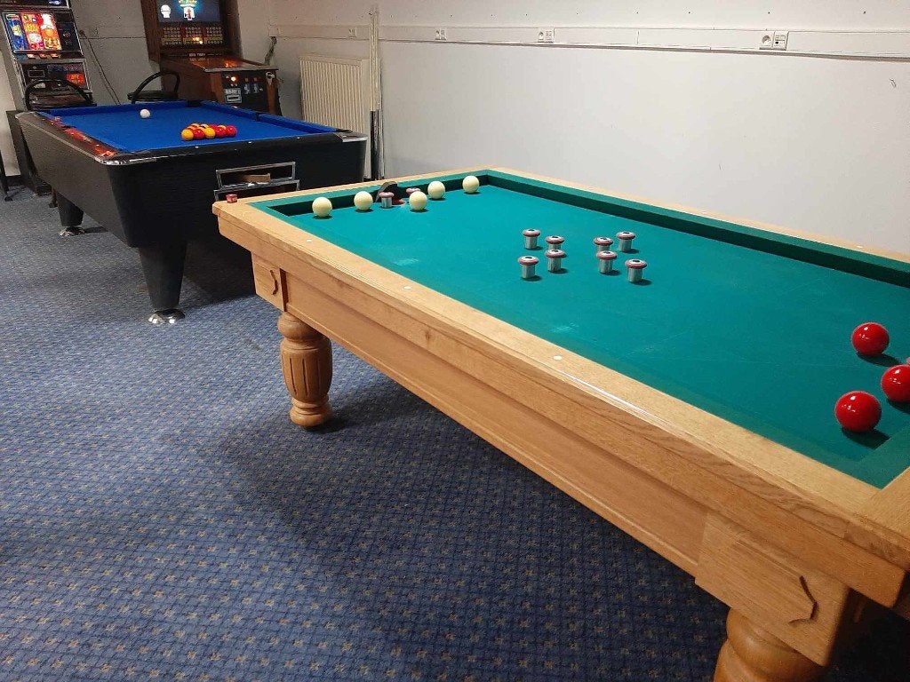 Allerlei biljarts., Sport en Fitness, Ophalen, Zo goed als nieuw, Biljarttafel