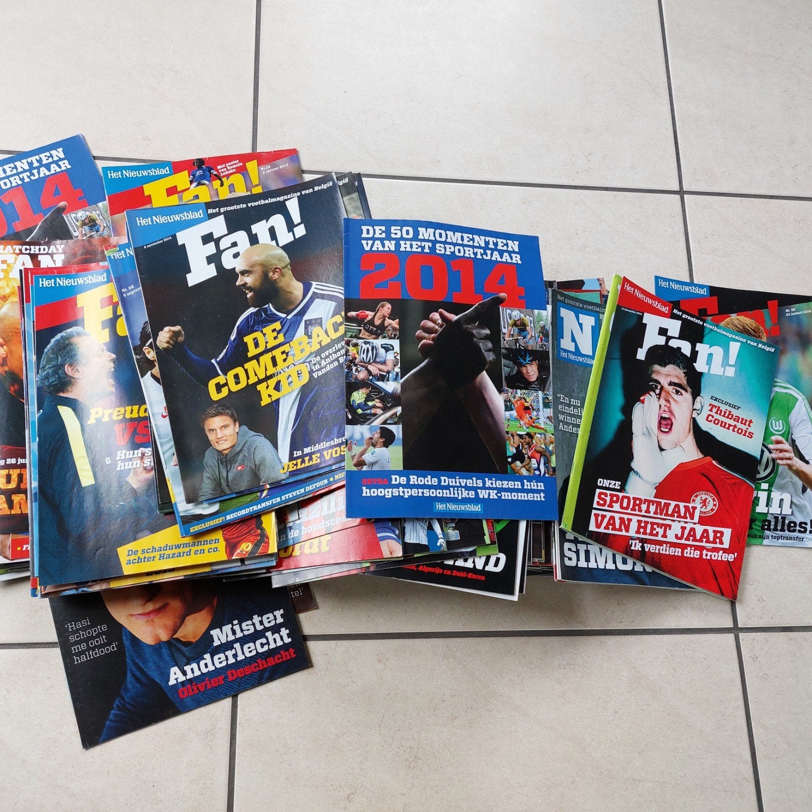 Groot lot weekbladen, jaarboeken,voetbal, wielrenne., Boeken, Tijdschriften en Kranten, Ophalen