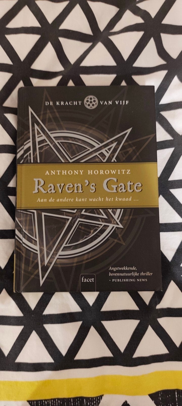 Boek - Raven's Gate, Enlèvement, Neuf, Non-fiction