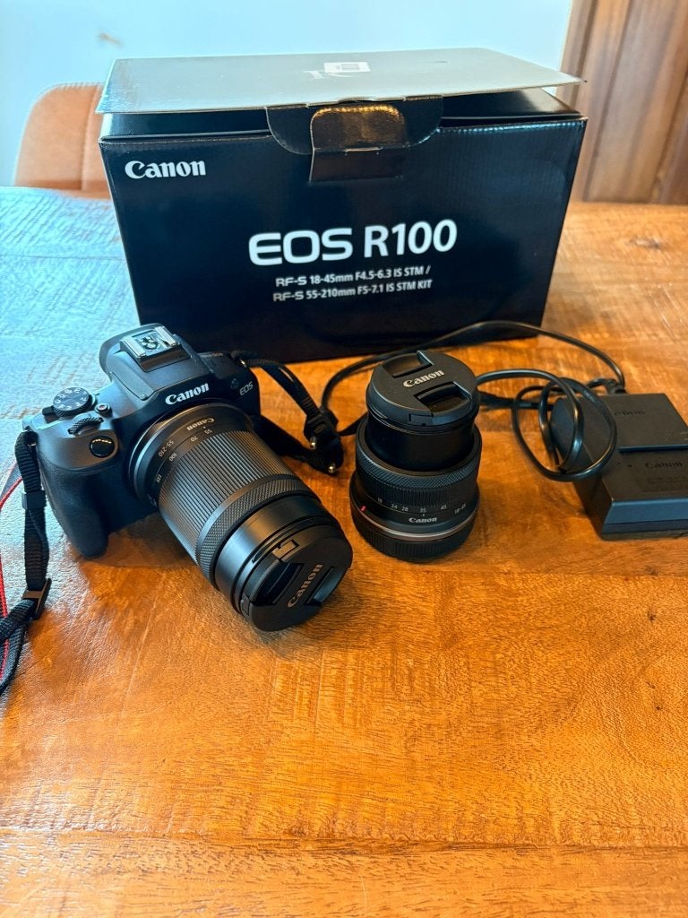 canon eos R100-zwart incl lens 18-45mm en 55-210mm, Audio, Tv en Foto, Fotocamera's Digitaal, Ophalen of Verzenden, Zo goed als nieuw