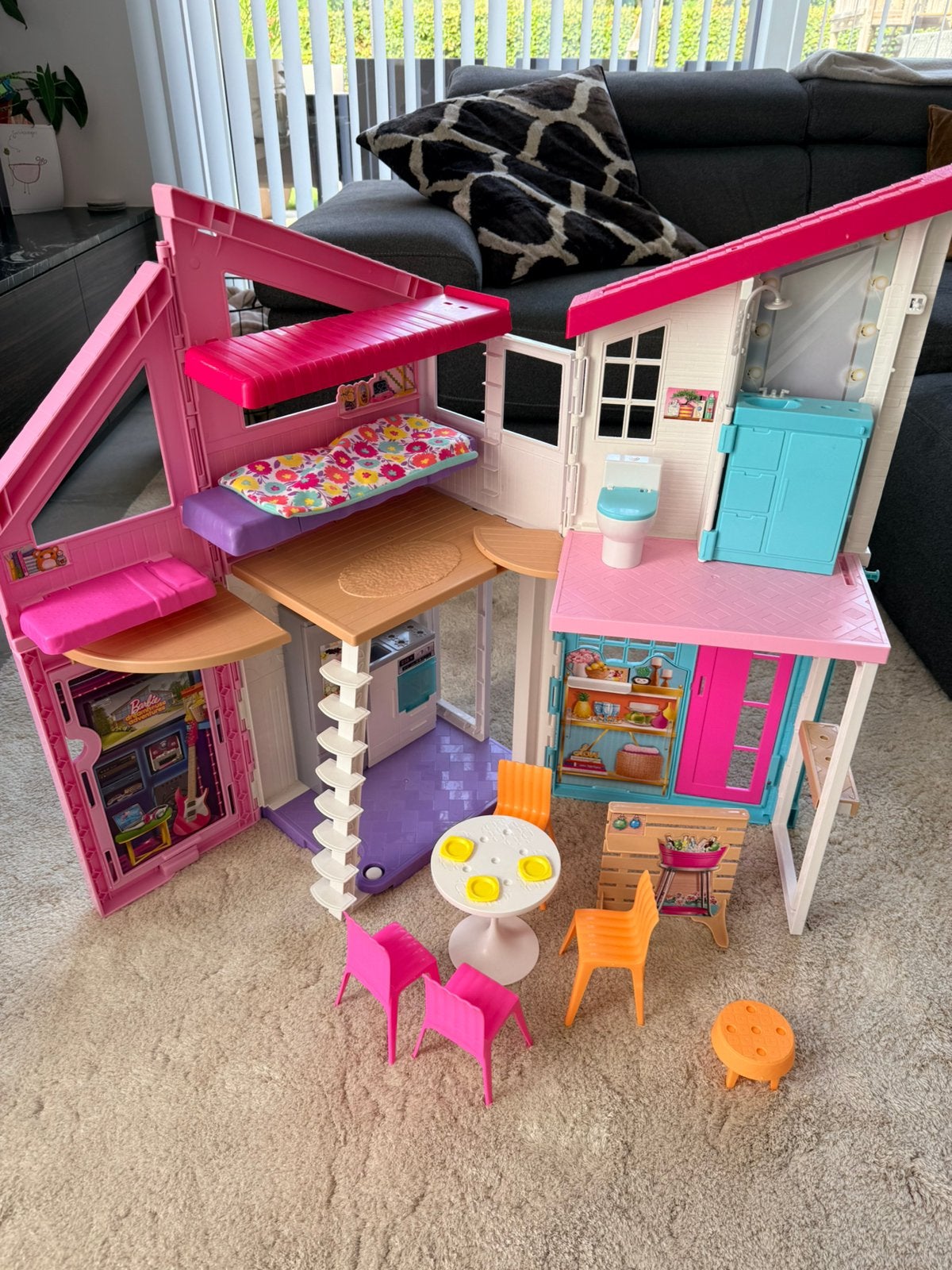 Barbiehuis, Kinderen en Baby's, Speelgoed | Poppenhuizen, Ophalen, Zo goed als nieuw, Accessoires