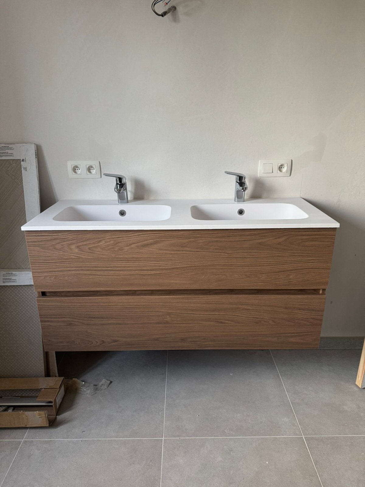 Meuble de salle de bain avec lavabo et robinet, Enlèvement, Neuf