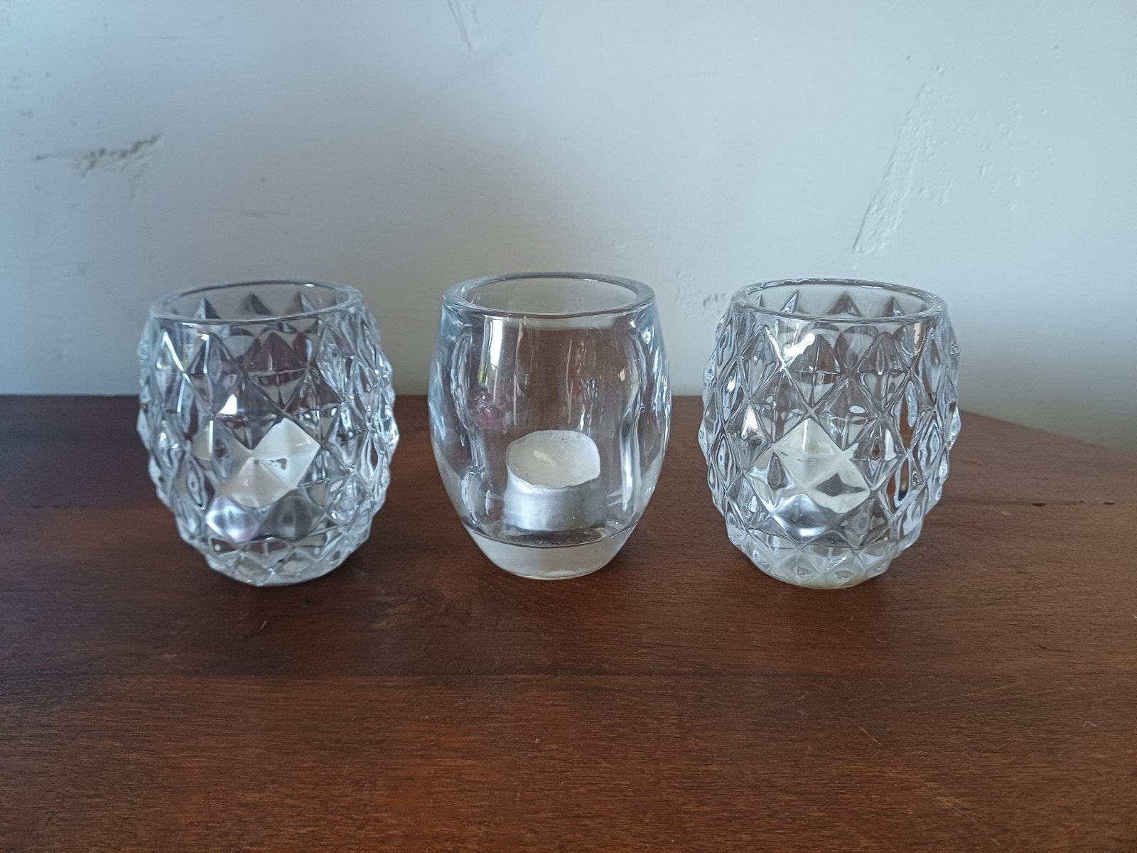 Mid century: Trois photophores en verre épais.