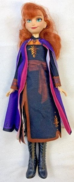 Disney Frozen 2 Anna pop Hasbro 2018 reisoutfit 28cm, Verzenden, Overige figuren, Zo goed als nieuw, Beeldje of Figuurtje