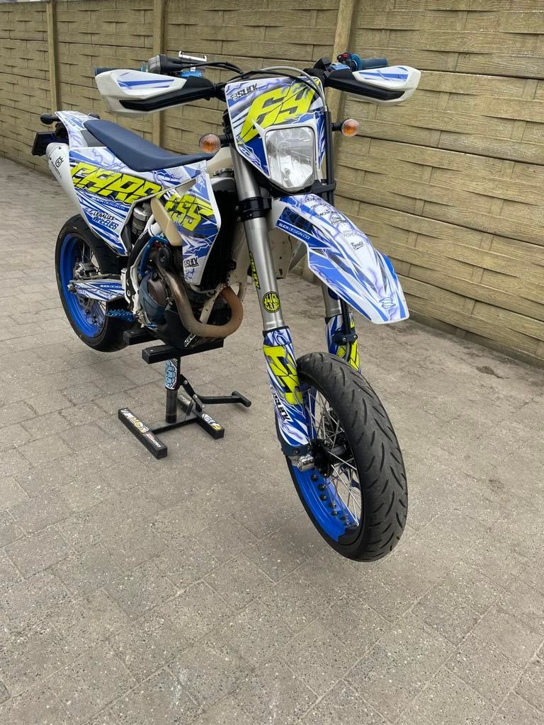 Husqvarna fe 250 van 2017 top staat, Motos, Motos | Husqvarna, Particulier, SuperMoto, jusqu'à 11 kW, Permis Moto A, Manuelle