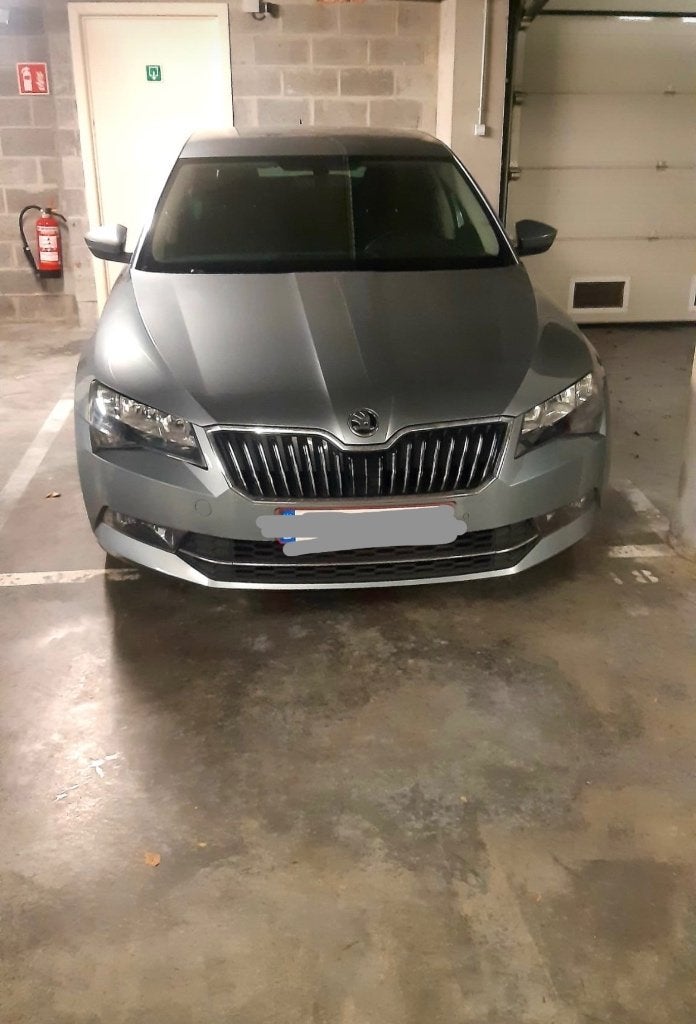Voiture Skoda Superb 2015, Autos, Argent ou Gris, Achat, Boîte manuelle, Noir