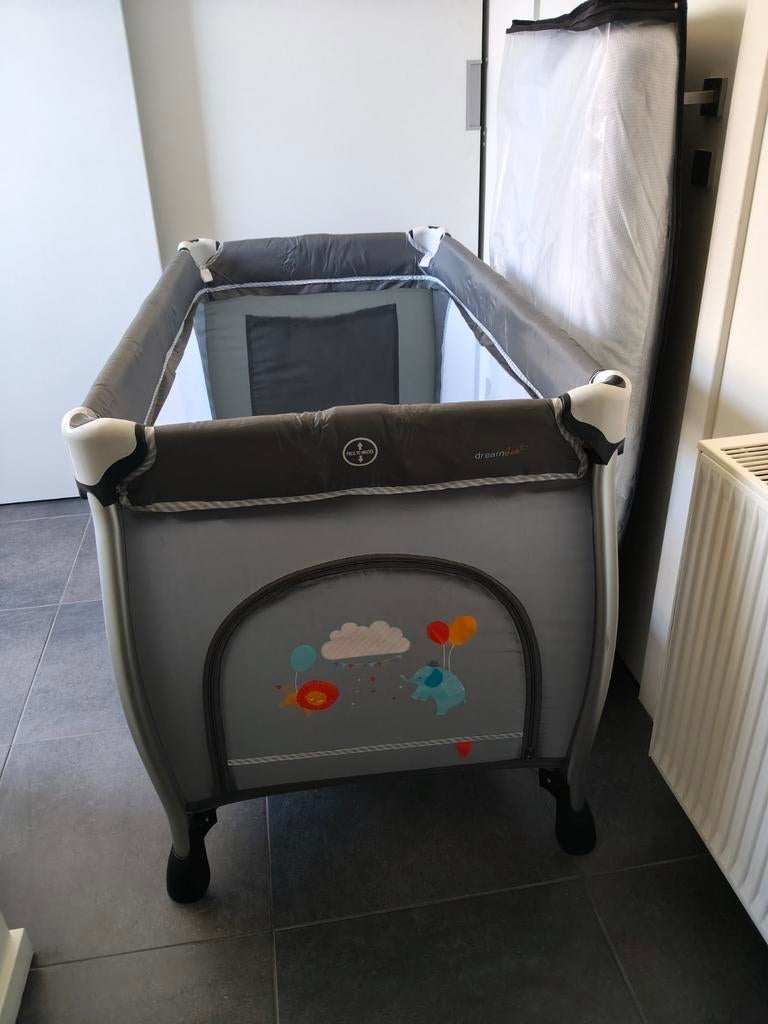 Reisbed Dreambee met verschillende accessoires, Ophalen, Zo goed als nieuw