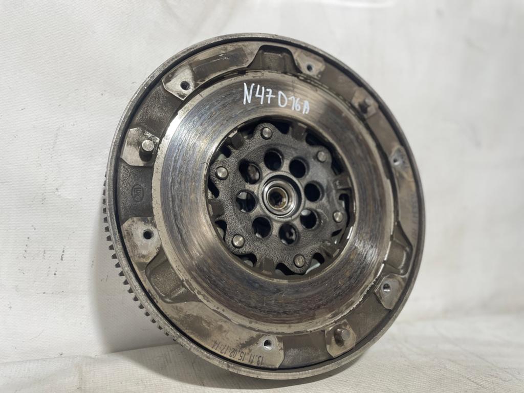Volant moteur bi-masse N47D16A BMW F20    21 20 8 638 897, Enlèvement, Utilisé, BMW