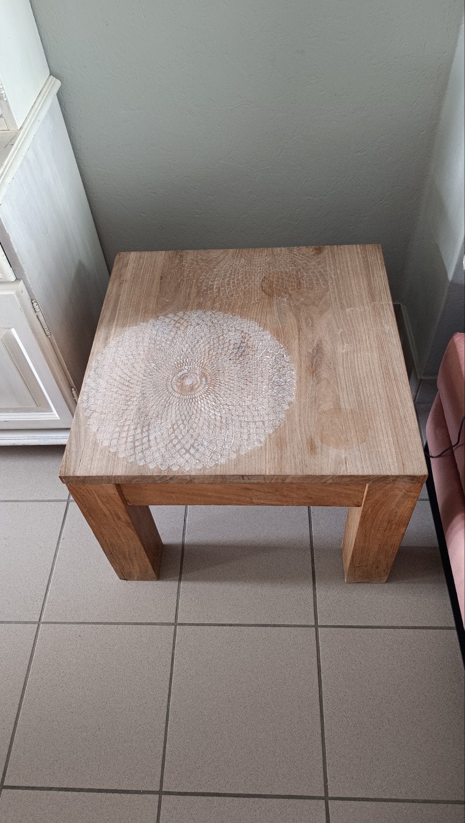 Titre : Table basse et d'appoint en bois robuste (60x60 cm), Enlèvement