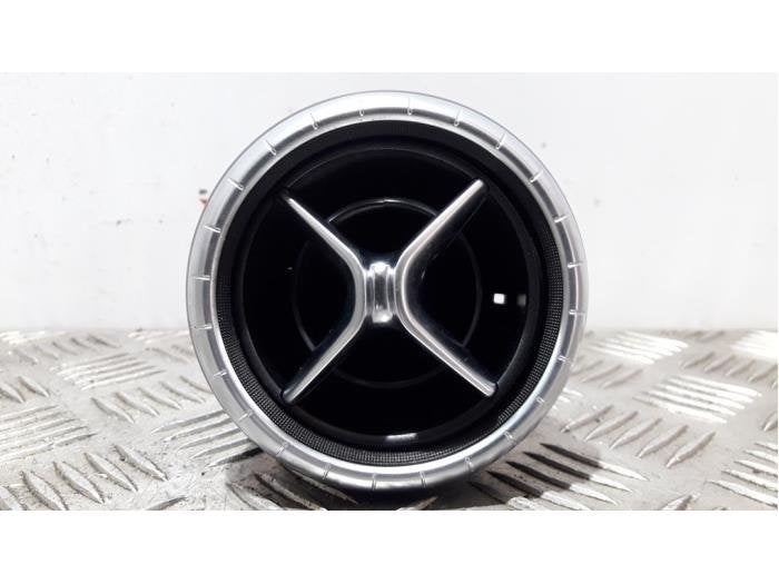 Grille aération tableau de bord d'un Mercedes CLA, 3 mois de garantie, Utilisé, -, -