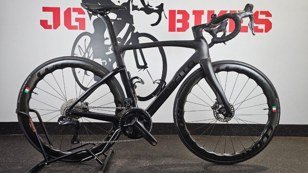 Vélo de route Pinarello F9 Razor Black Disc*Di2*Roues carbon, Vélos & Vélomoteurs, Comme neuf, Enlèvement, 53 à 57 cm, 28 pouces