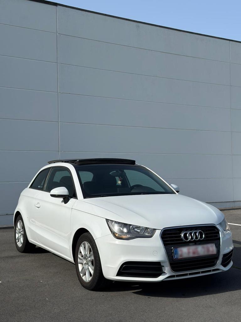 Audi A1 1.2 TFSI 2012 187500 km, Auto's, Audi, Euro 5, A1, Zwart, Wit