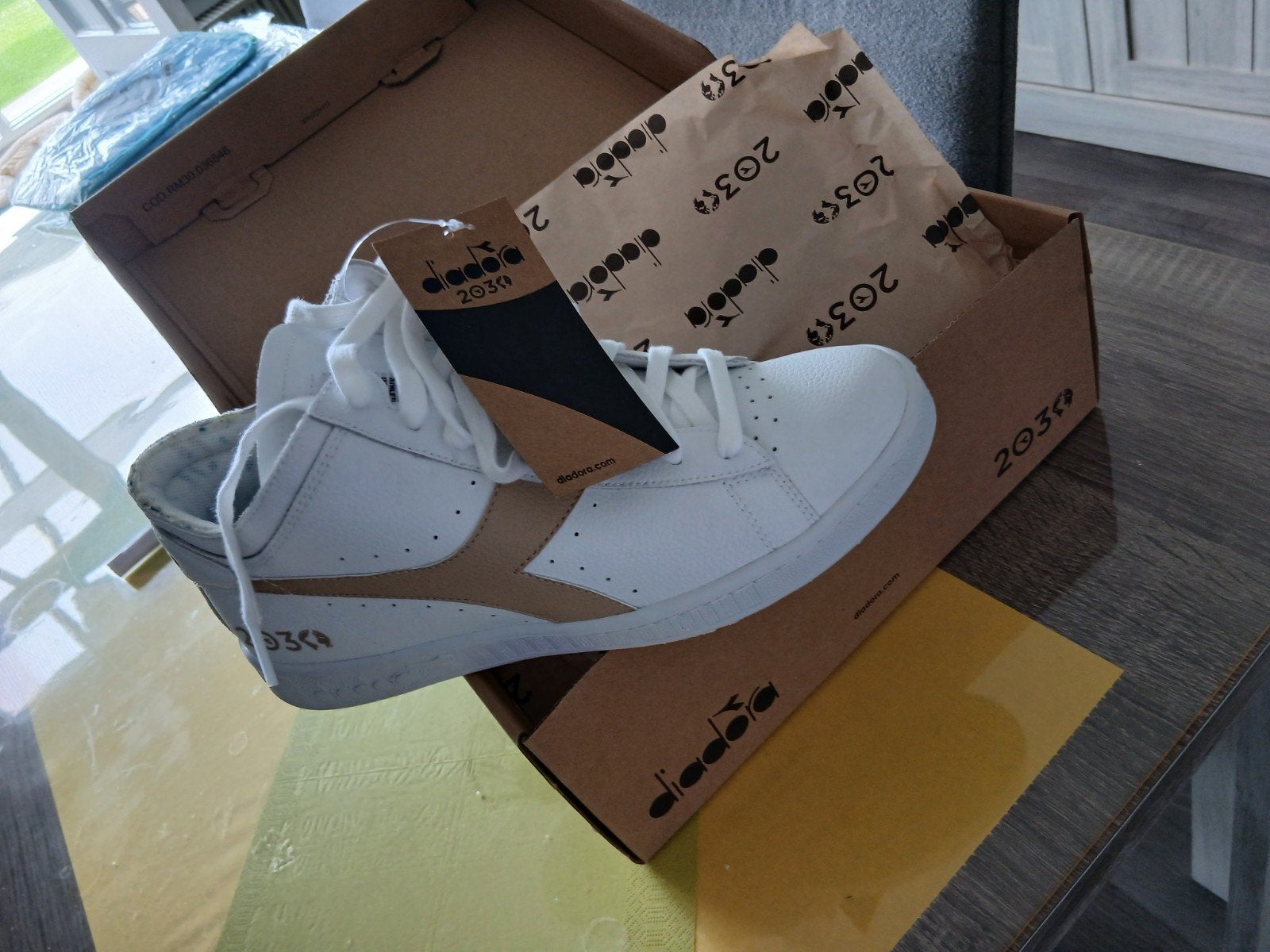 Diadora nieuw!, Enlèvement